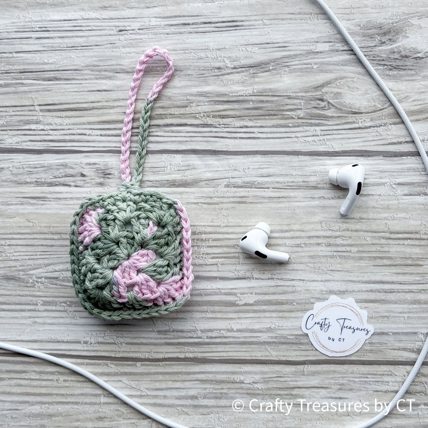 Crocheted Wireless Headphones Case - Pink Camo