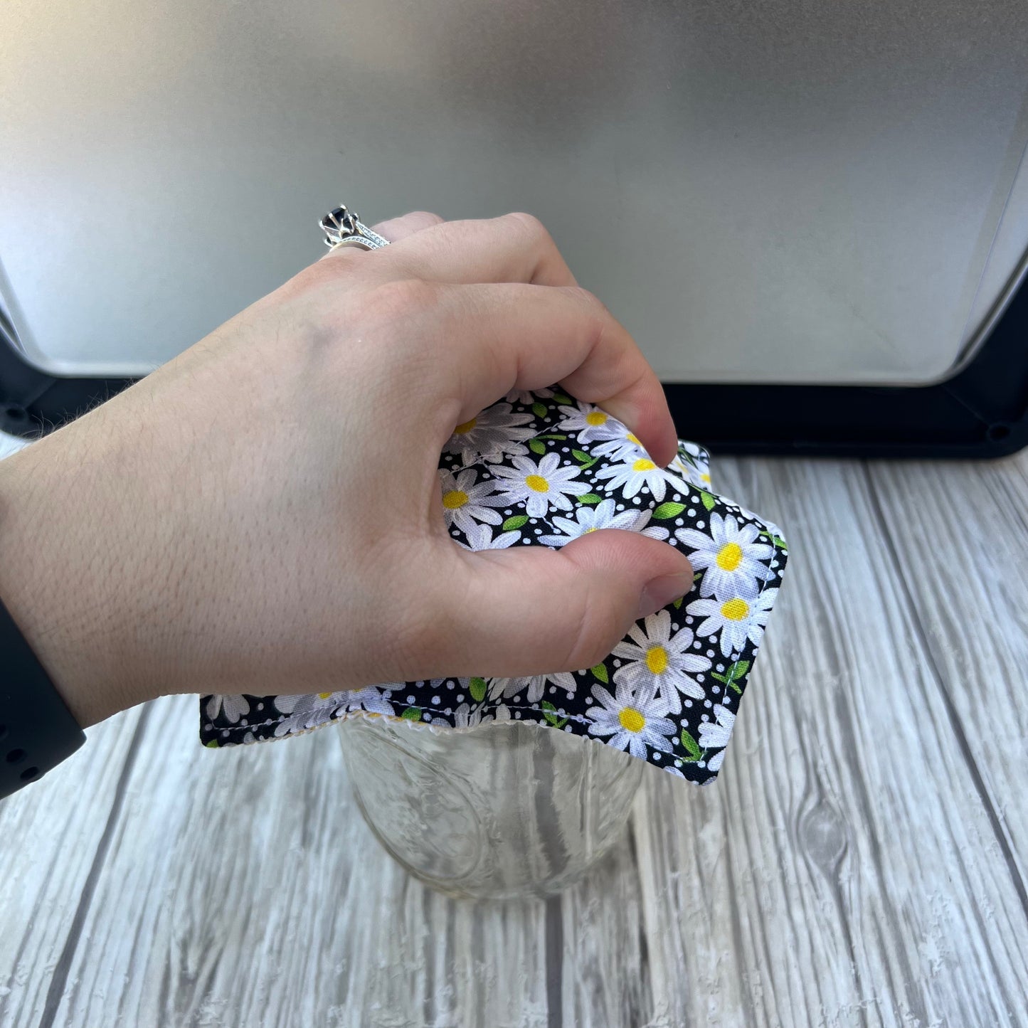 Black Daisy Magnetic Jar Opener